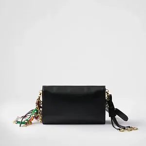 Prada Маленькая сумка Soft Sound из кожи с декоративными подвесками Black - фото 7