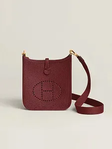 Hermès Сумка Evelyne 16 Rouge H Clemence Gold Hardware - фото 1