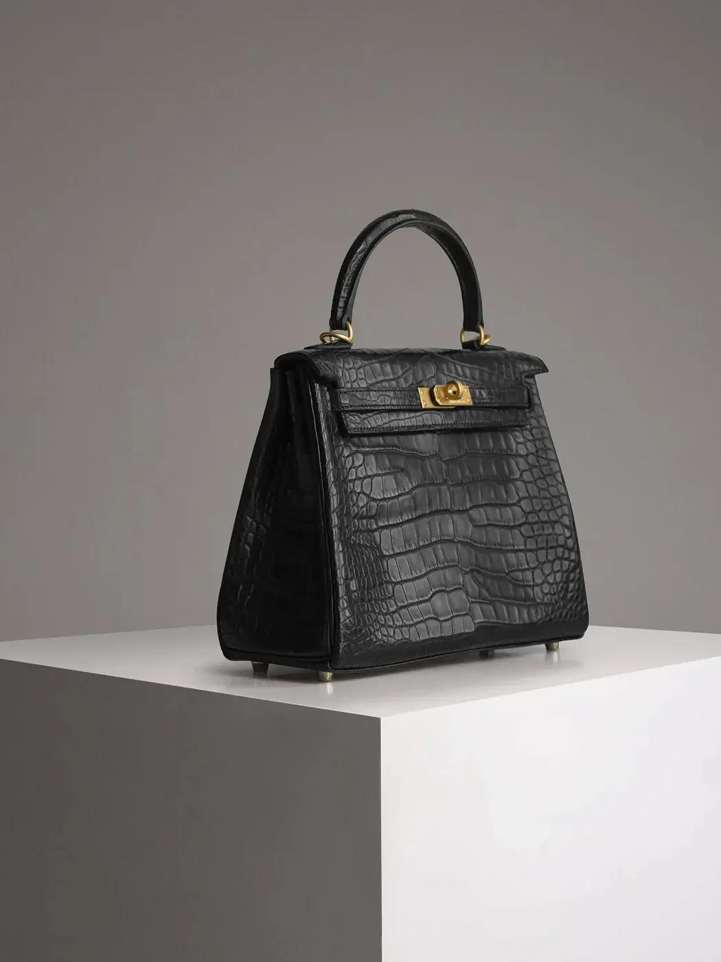 Hermès Сумка Kelly 25 Black Matt Crocodile Gold Hardware - фото 4