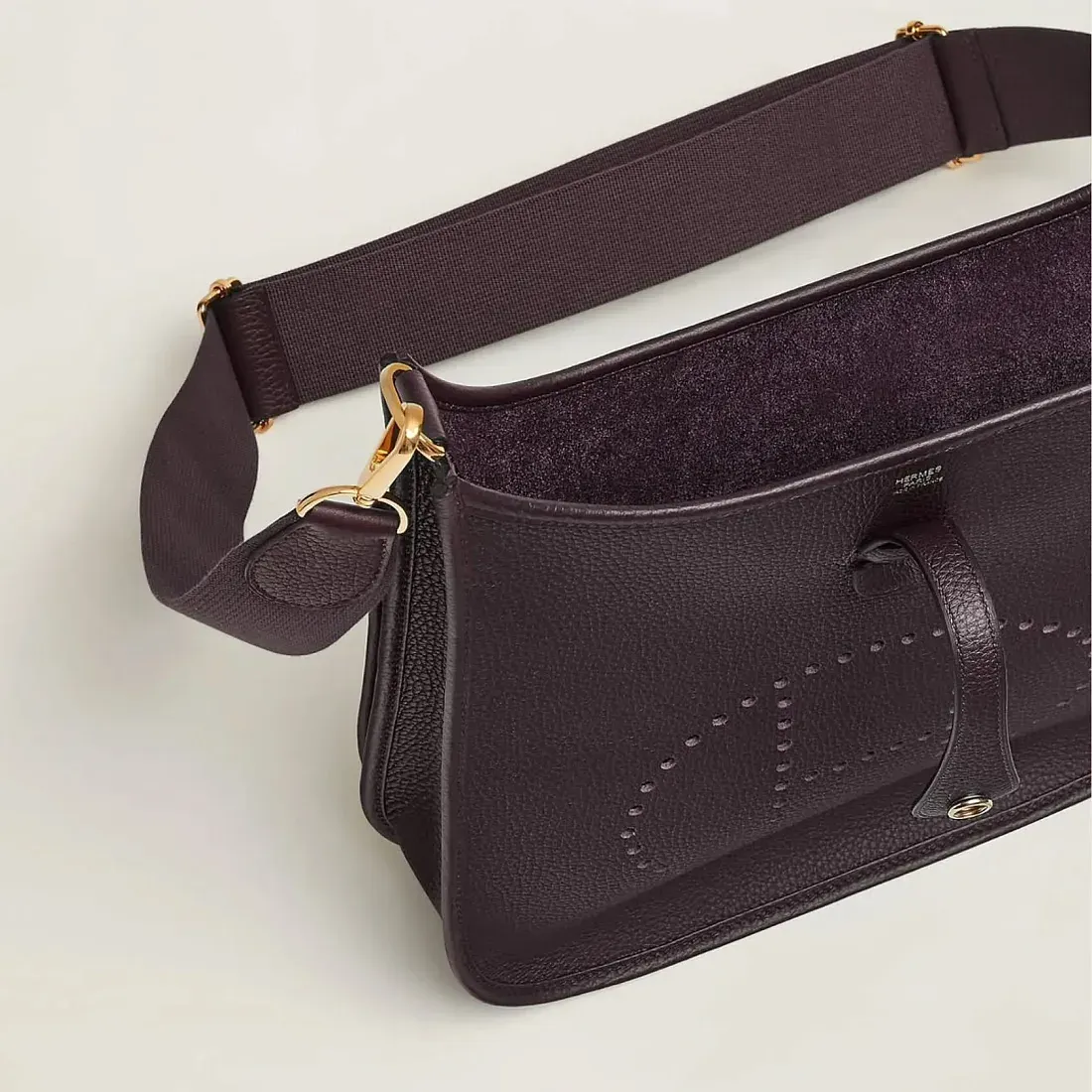 Hermès Сумка Evelyne 29 Prunoir Clemence Gold Hardware - фото 3
