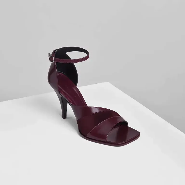 Ассиметричные сандалии из черной кожи с каблуком 90 Phoebe Philo Oxblood - фото 1