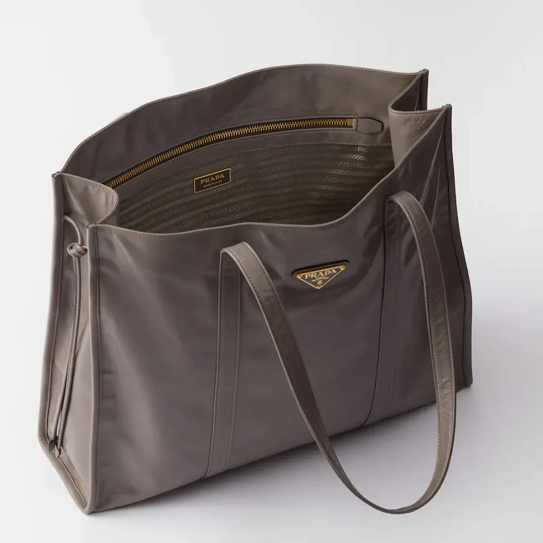 Prada Большая кожаная сумка-тоут Pewter - фото 5