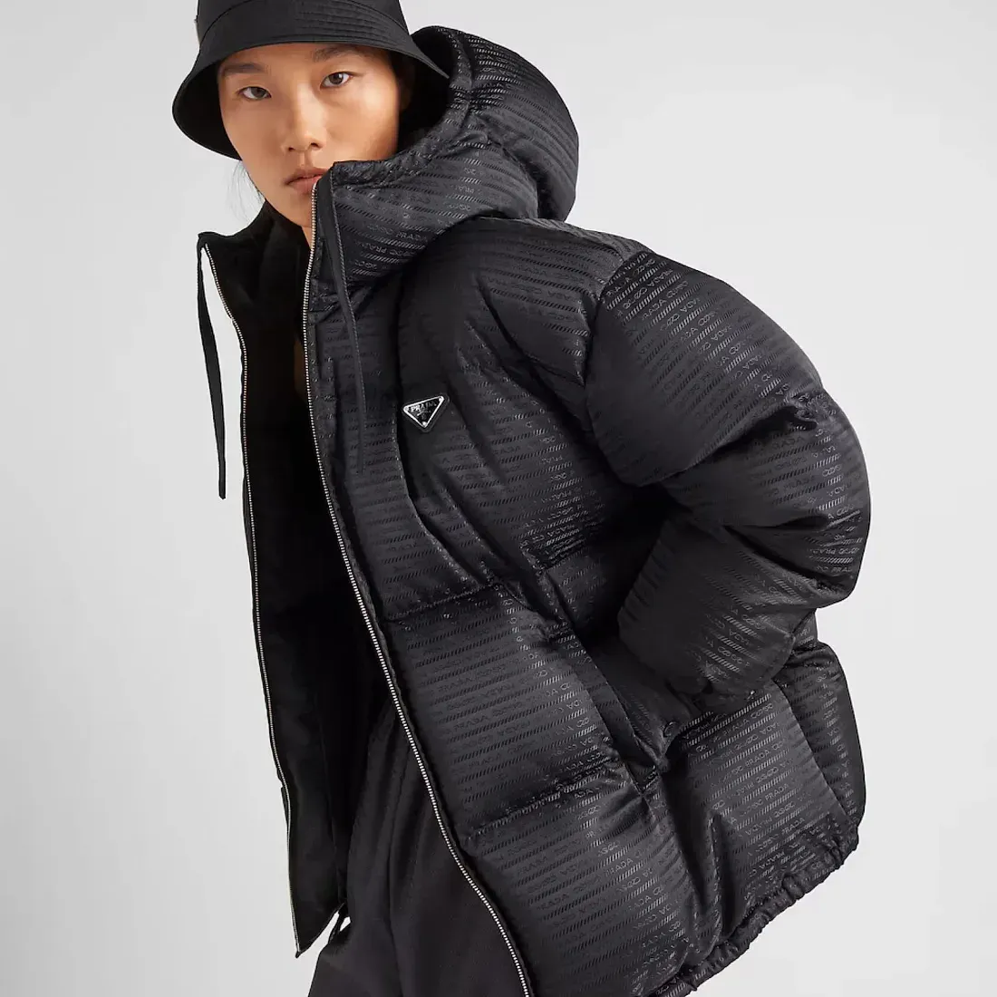 Prada Пуховая куртка с капюшоном из Re-Nylon - фото 4