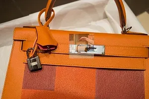 Hermès Kelly 28 Letter Apricot Feu Brique Epsom Palladium Hardware - фото 4
