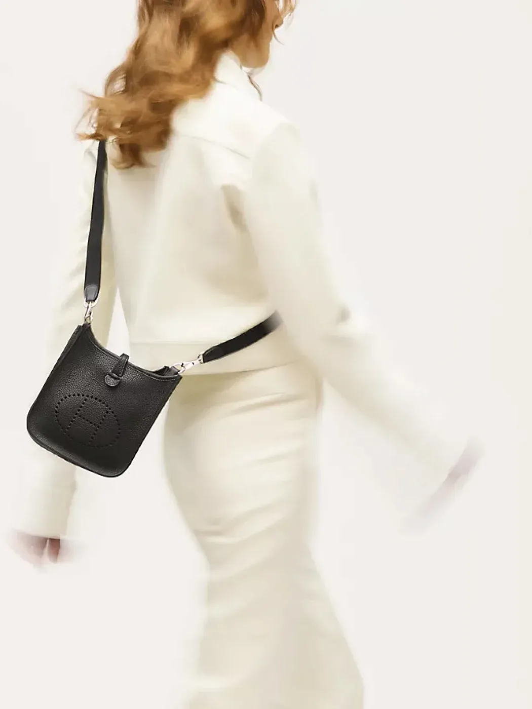 Hermès Сумка Evelyne Mini 16 Black Clemence Gold Hardware - фото 2