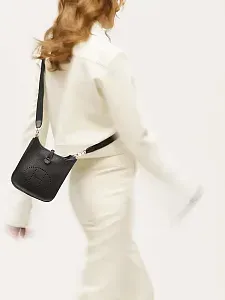 Hermès Сумка Evelyne Mini 16 Black Clemence Gold Hardware - фото 2