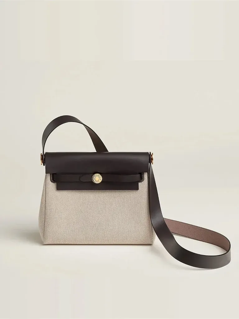 Сумка Hermes Herbag Zip 20 Ecru Beige Ebene H Viking Hunter Gold Hardware - фото 1