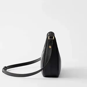Prada Мини-сумка Re-Edition из сафьяновой кожи Black - фото 5