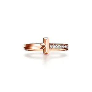 Tiffany & Co. Кольцо T T1 Ring with Diamonds Rose Gold - фото 1
