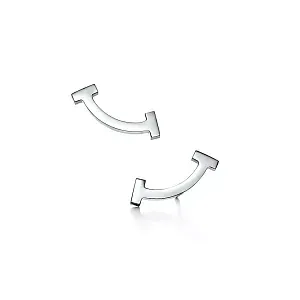 Tiffany & Co. Серьги T Smile Mini Earrings White Gold - фото 1
