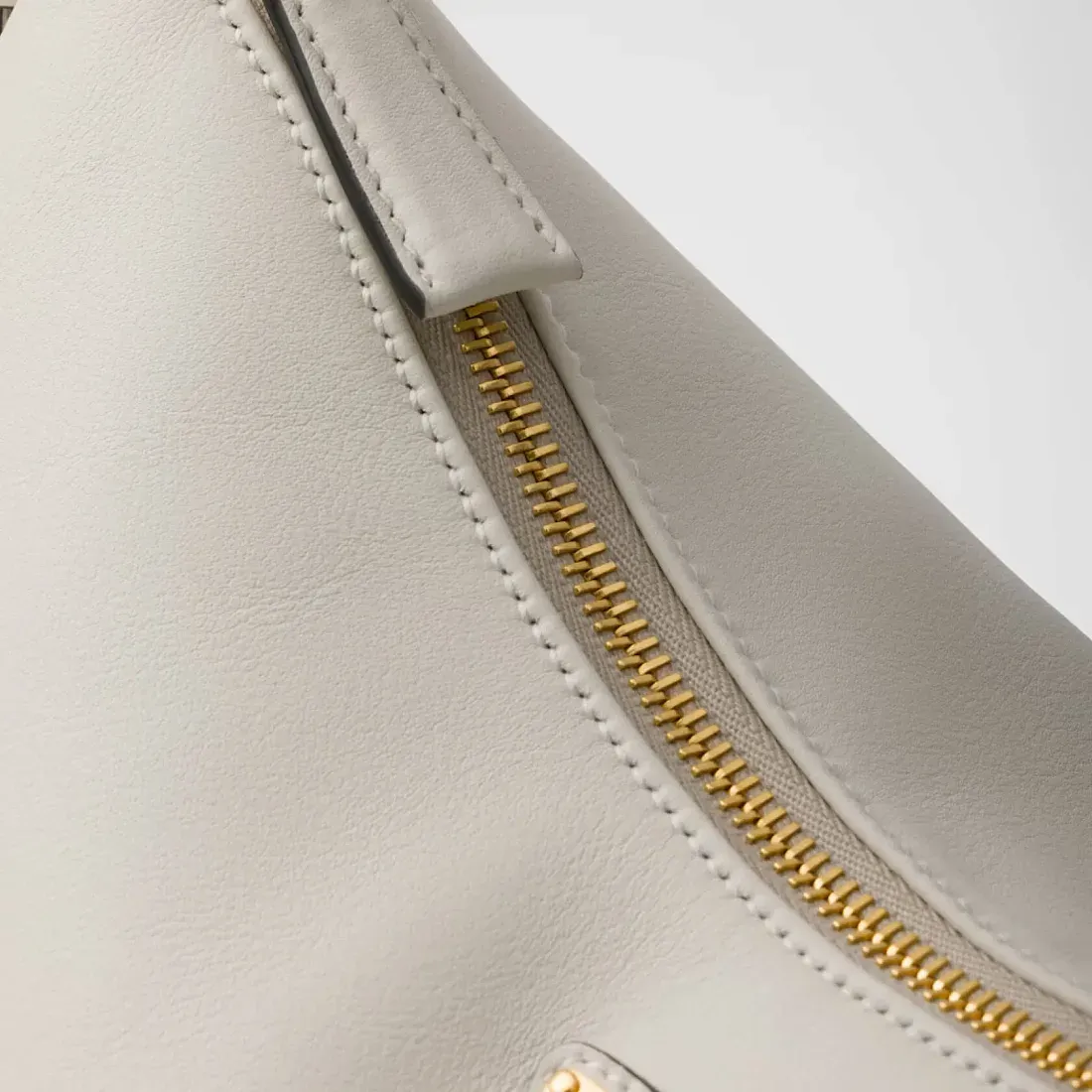 Prada Сумка на плечо Aimee Large из кожи White - фото 6