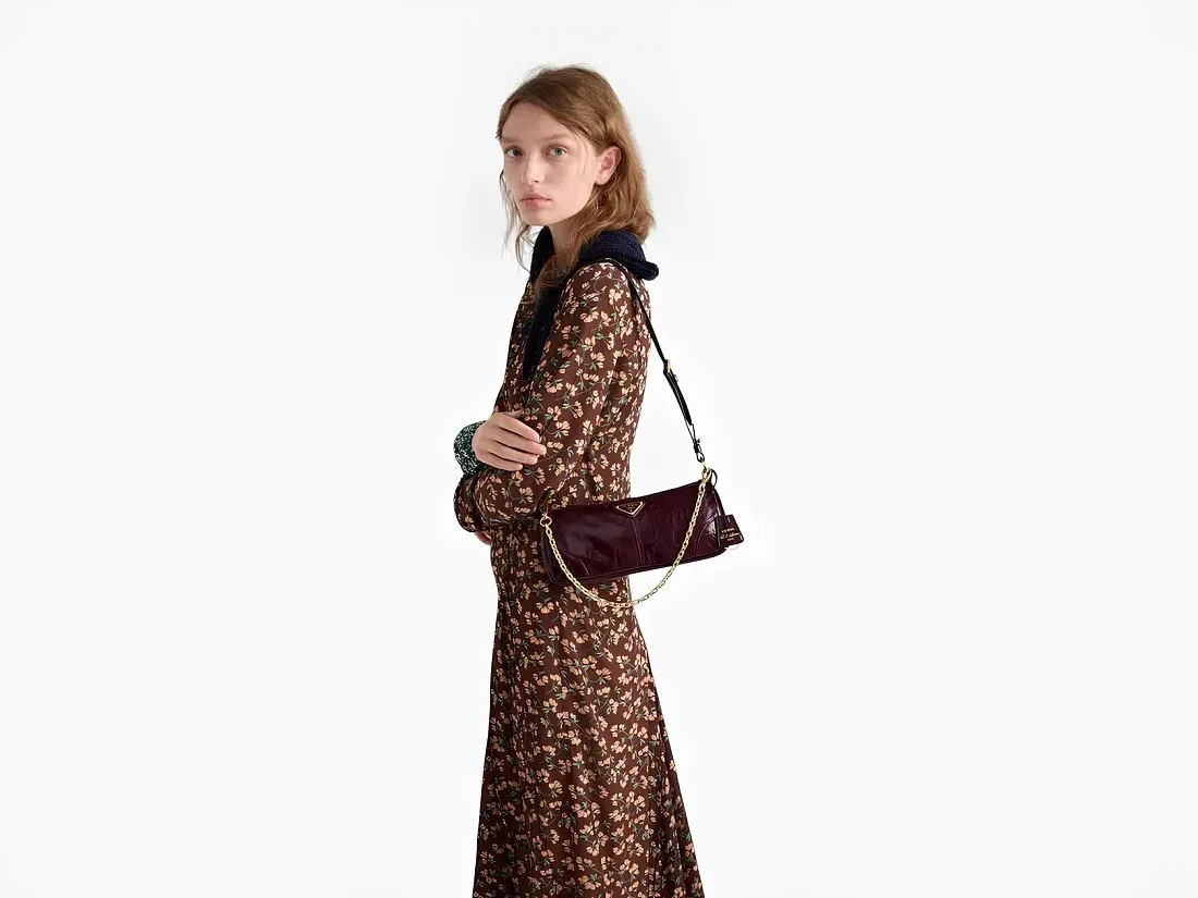 Prada Сумка средняя Re-Edition 2002 Burgundy - фото 2