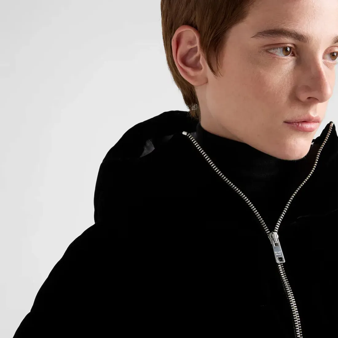 Prada Бархатный пуховик - фото 3