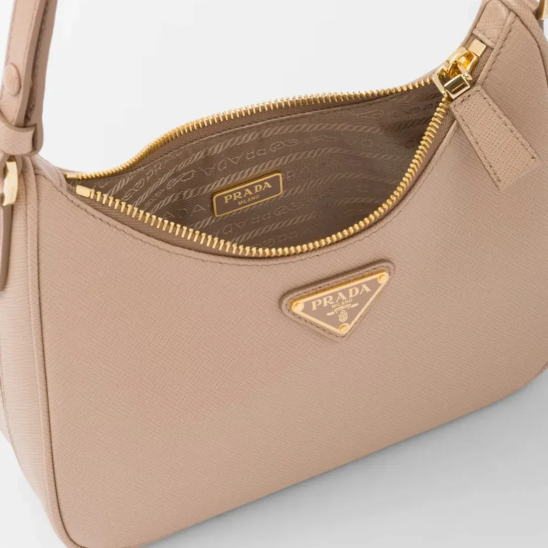 Prada Мини-сумка Re-Edition из сафьяновой кожи Cameo Beige - фото 7
