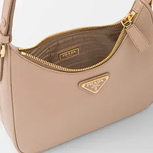 Prada Мини-сумка Re-Edition из сафьяновой кожи Cameo Beige - фото 7