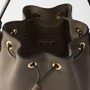 Prada Кожаная мини-сумка Clay - фото 4
