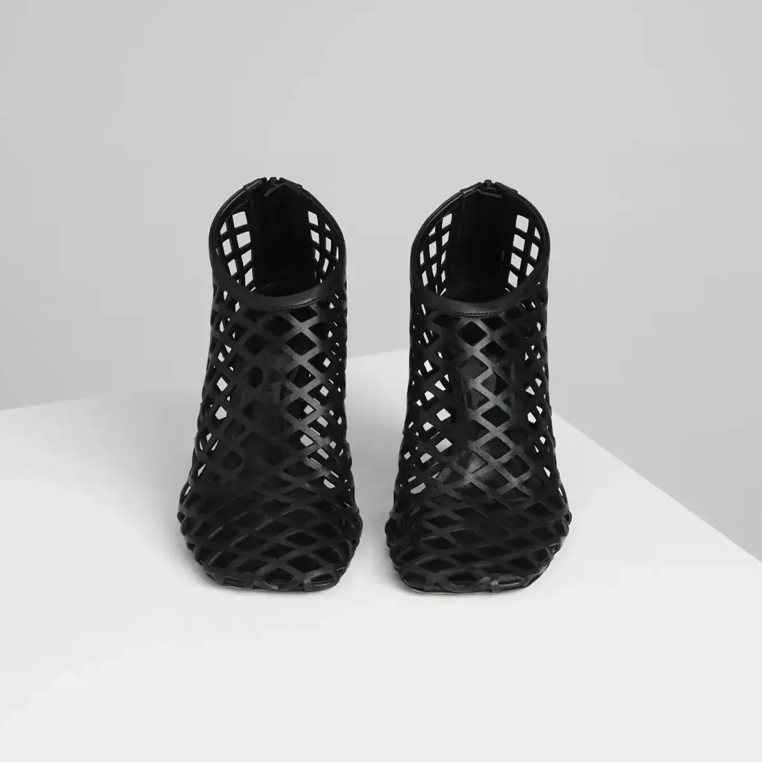 Phoebe Philo Мягкие ботильоны 90 Black Punched - фото 2