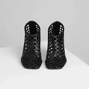 Phoebe Philo Мягкие ботильоны 90 Black Punched - фото 2