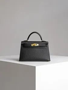 Hermès Сумка Kelly 20 Mini Black Epsom Gold Hardware - фото 1