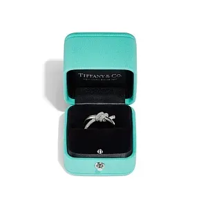 Tiffany & Co. Кольцо Knot Double Row Ring in White Gold with Diamonds - фото 4