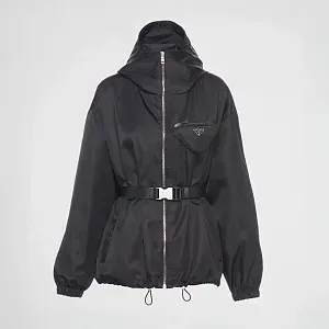 Prada Куртка-бомбер из Re-Nylon с капюшоном и сумкой - фото 1