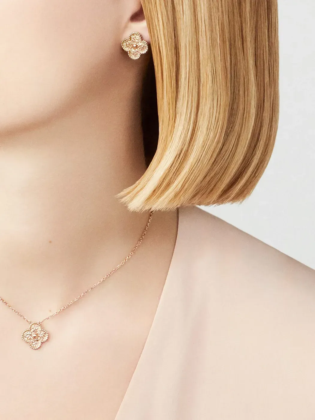 Van Cleef & Arpels Серьги Vintage Alhambra Rose Gold - фото 2