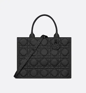 Dior Сумка Book Tote ultra-matte black calfskin среднего формата - фото 1