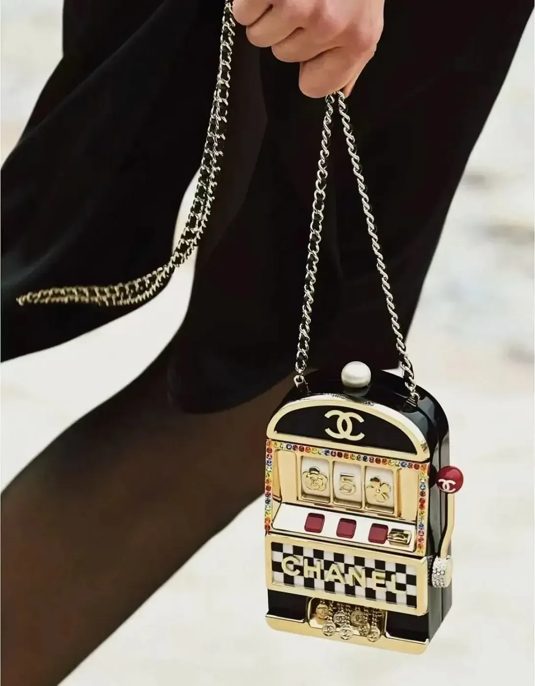 Chanel Сумка Casino Monaco Slot Machine Minaudiere Pale Gold Hardware - фото 2