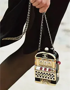 Chanel Сумка Casino Monaco Slot Machine Minaudiere Pale Gold Hardware - фото 2