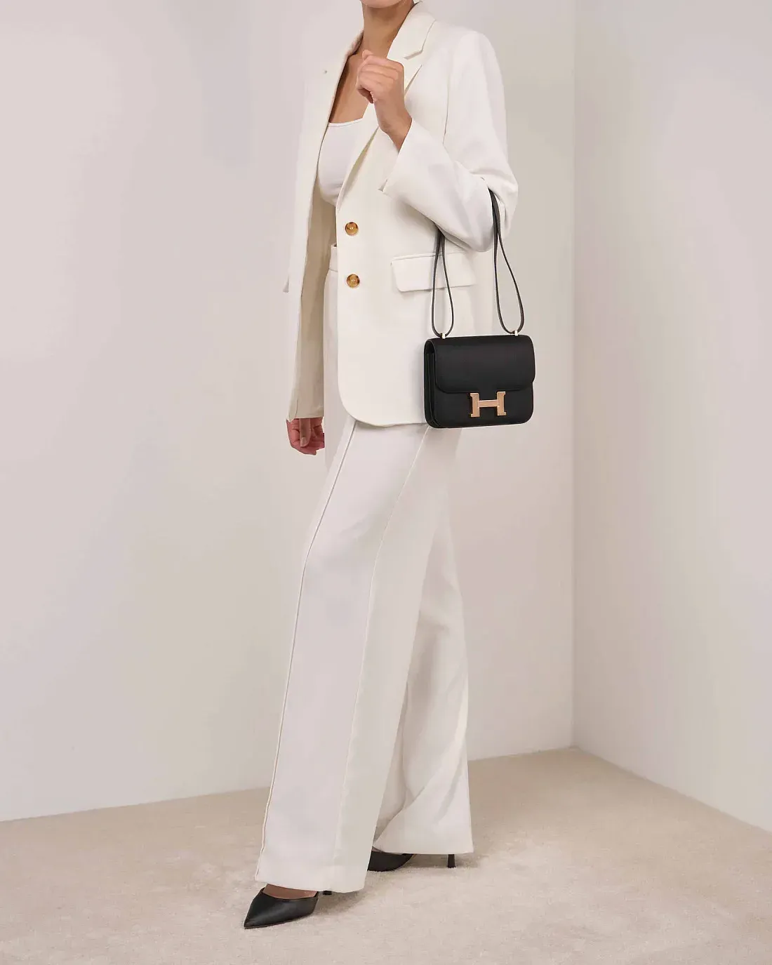 Hermès Сумка Constance 18 Mini Black Epsom Gold Hardware - фото 2