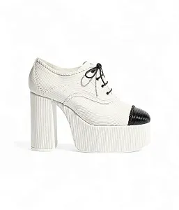 Chanel Кожаные туфли на шнуровке White/Black - фото 1