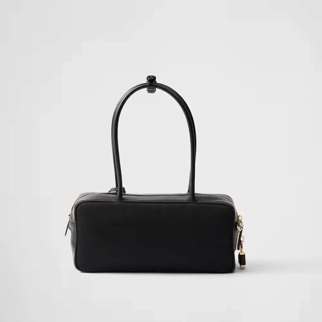 Prada Маленькая сумка-саквояж из материала Re-Nylon и кожи с замком - фото 4