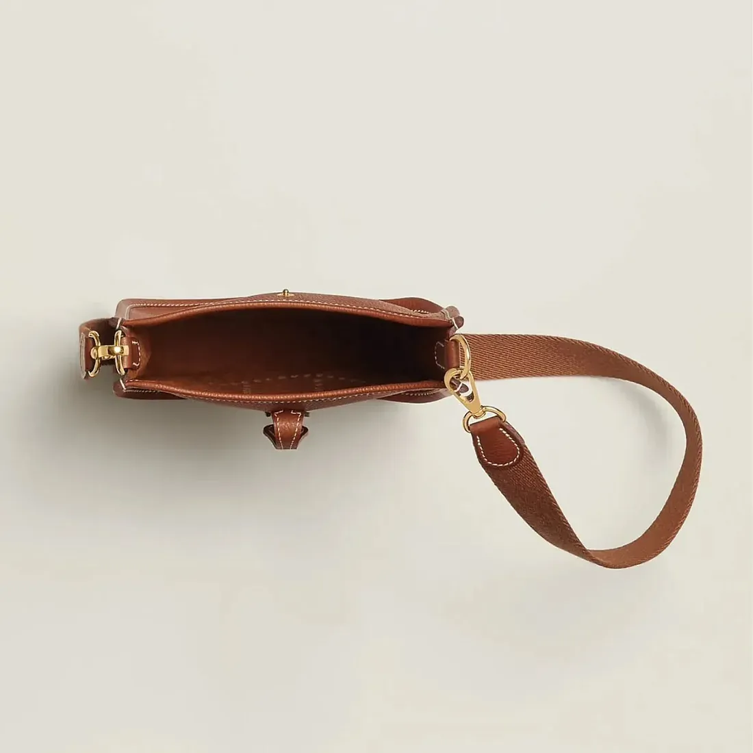 Hermès Сумка Evelyne Mini 16 Gold Clemence Gold Hardware - фото 3