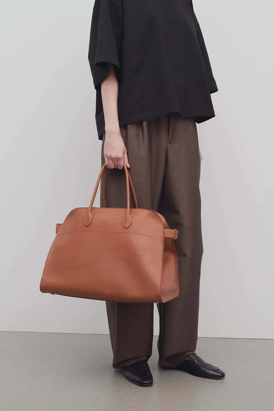 The Row Сумка Soft Margaux 17 из кожи Black - фото 6