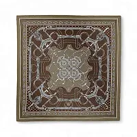 Hermès Шелковая бандана Eperon d'Or 55 Etoupe / Chocolat / Blanc - фото 1