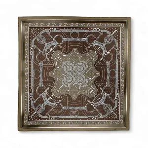 Hermès Шелковая бандана Eperon d'Or 55 Etoupe / Chocolat / Blanc - фото 1