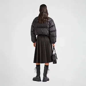 Prada Укороченная пуховая куртка с капюшоном из Re-Nylon - фото 5