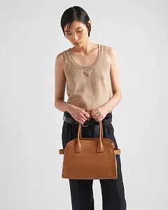 Prada Кожаная сумка-тоут среднего размера Caramel - фото 5