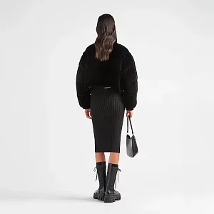 Prada Укороченный пуховик-трансформер из бархата - фото 4