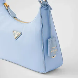 Prada Мини-сумка Re-Edition 2005 из Re-Nylon и сафьяновой кожи Pale Blue - фото 6