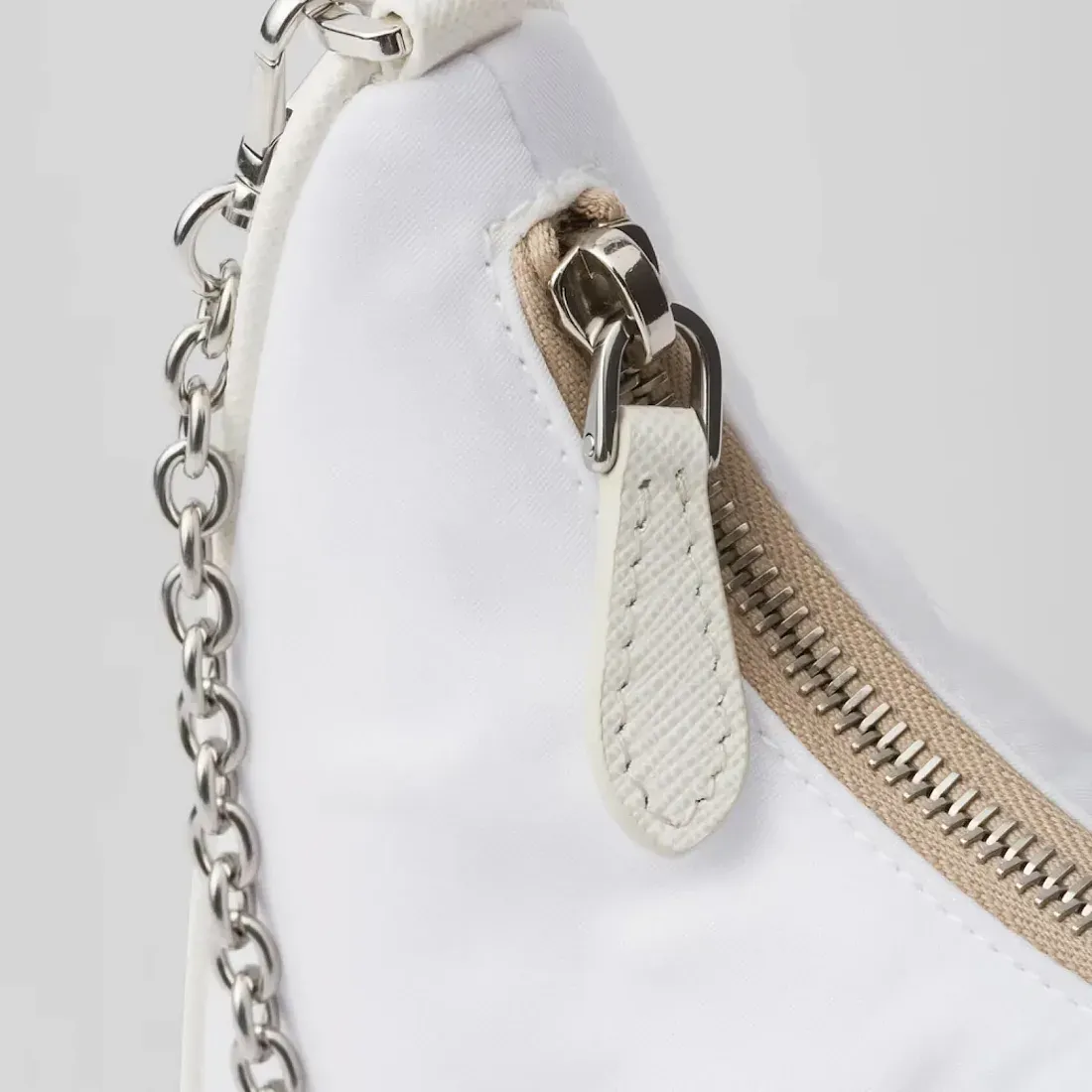 Prada Сумка Re-Edition 2005 из Re-Nylon White - фото 6