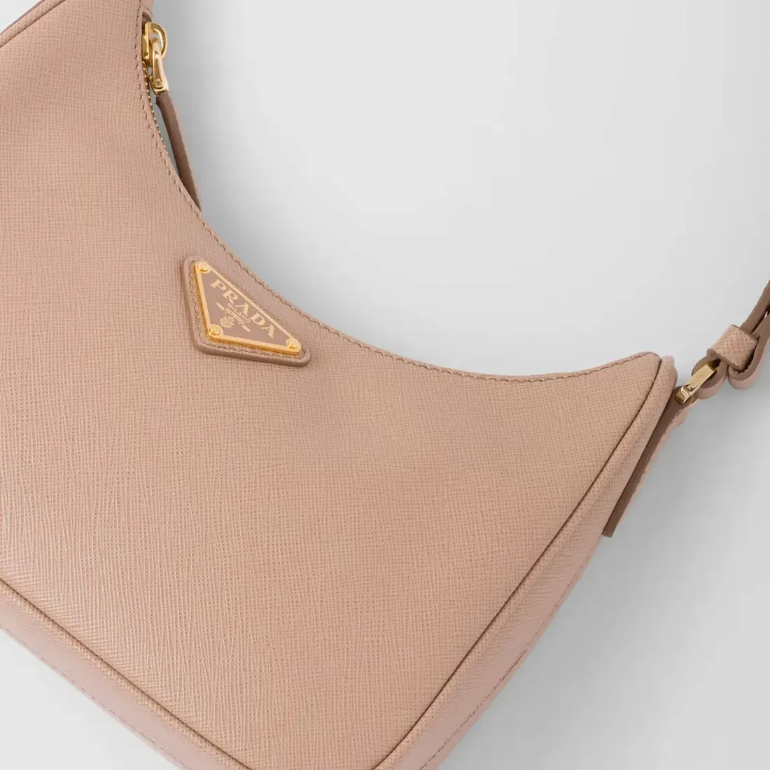 Prada Мини-сумка Re-Edition из сафьяновой кожи Cameo Beige - фото 5