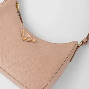 Prada Мини-сумка Re-Edition из сафьяновой кожи Cameo Beige - фото 5