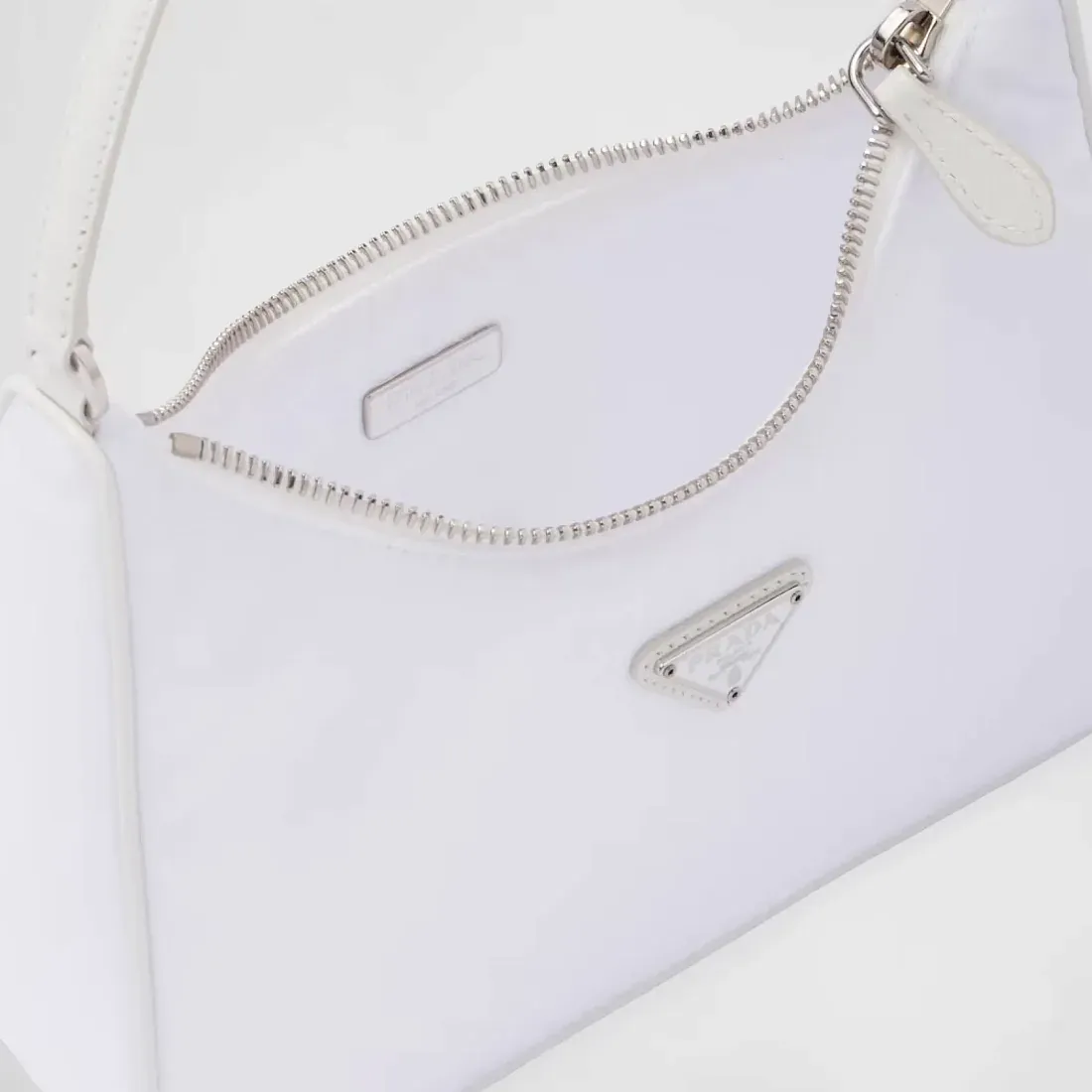 Prada Мини-сумка Re-Edition 2005 из Re-Nylon и сафьяновой кожи White - фото 7