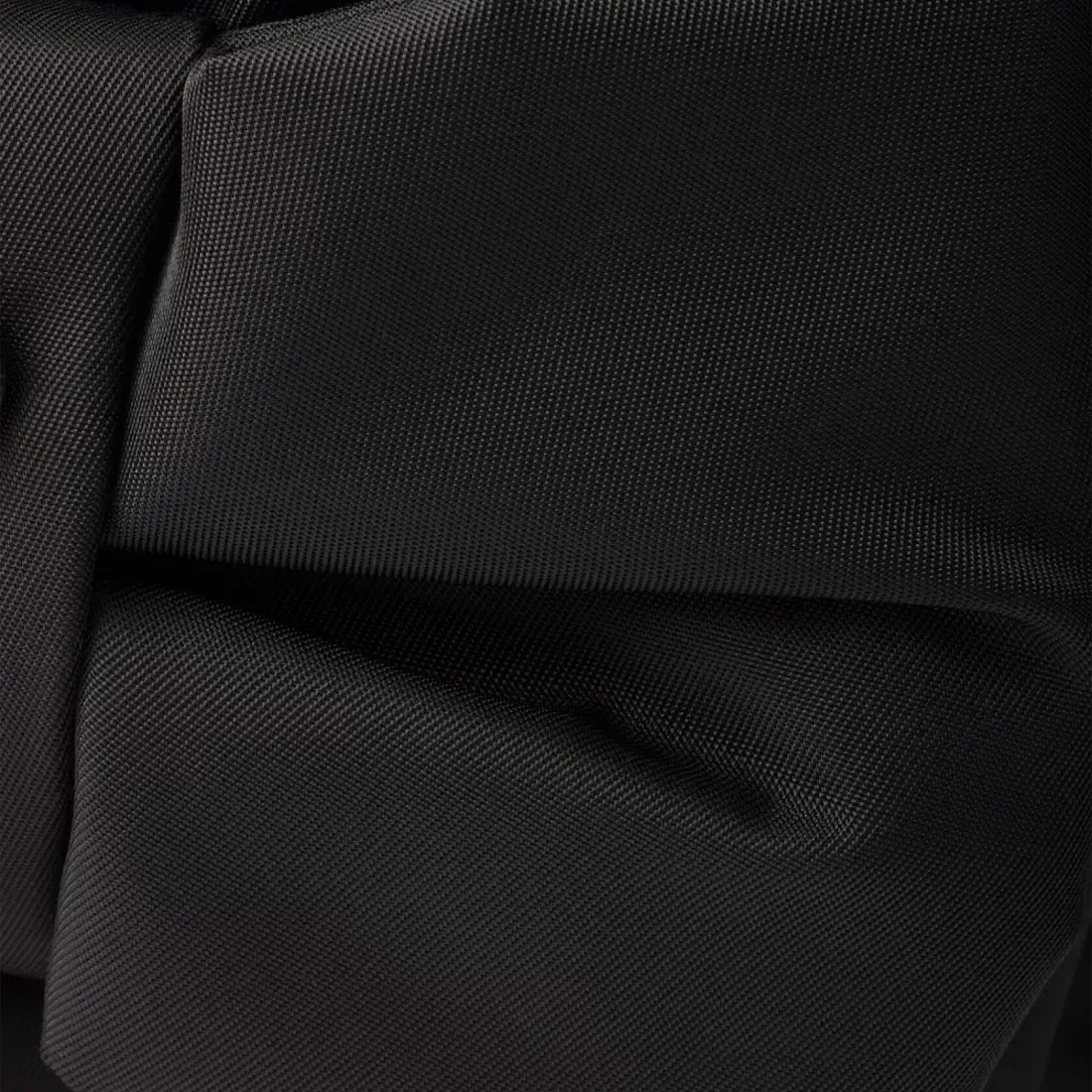 Prada Мини-сумка из стеганого Re-Nylon с бантом - фото 5