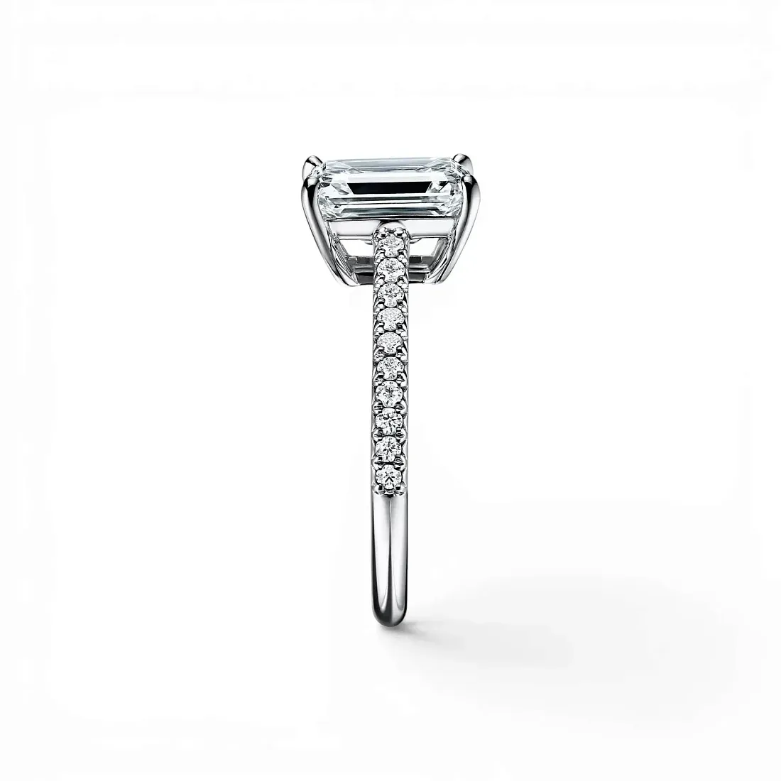 Tiffany & Co. Помолвочное кольцо Novo Emerald-cut Engagement Ring with a Pave Diamond Platinum Band - фото 4