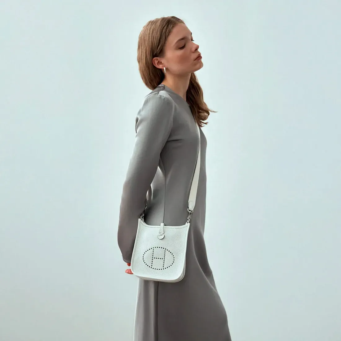 Hermès Сумка Evelyne Mini 16 New White Clemence Palladium Hardware - фото 2