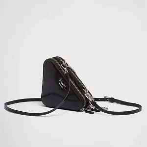 Prada Треугольная мини-сумка из атласа и кожи с декором Black - фото 4