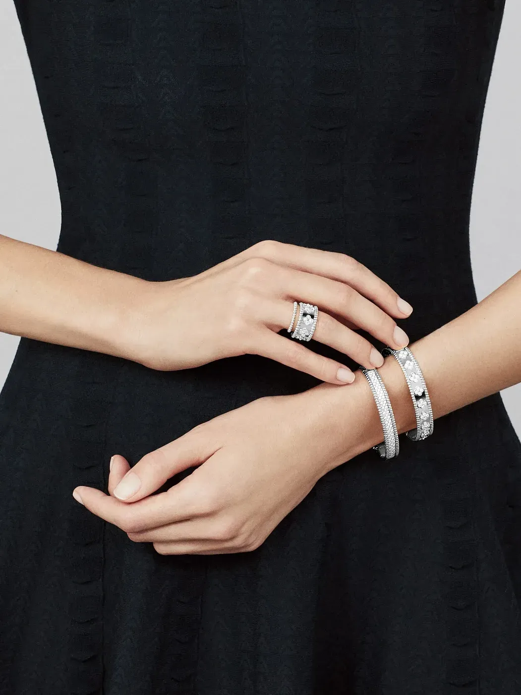 Van Cleef & Arpels Кольцо Perlee Perles d'or White Gold - фото 2