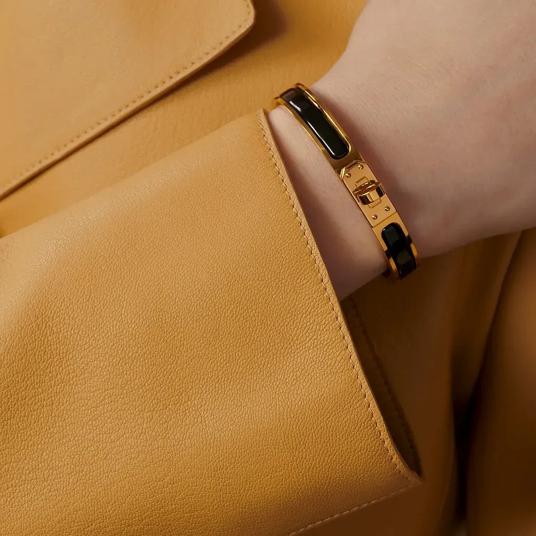 Hermès Браслет Mini Clic Kelly Noir - фото 2